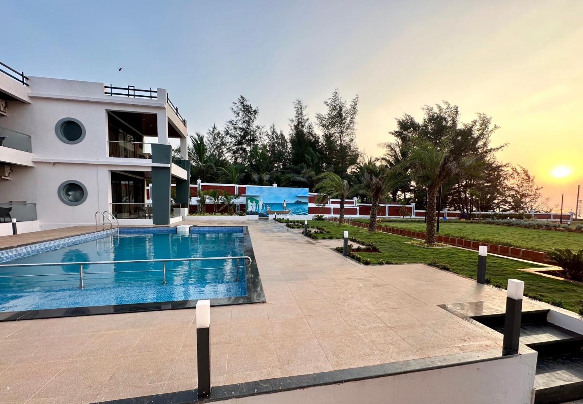 Aqualina Otel Bhogwe Dış mekan fotoğraf